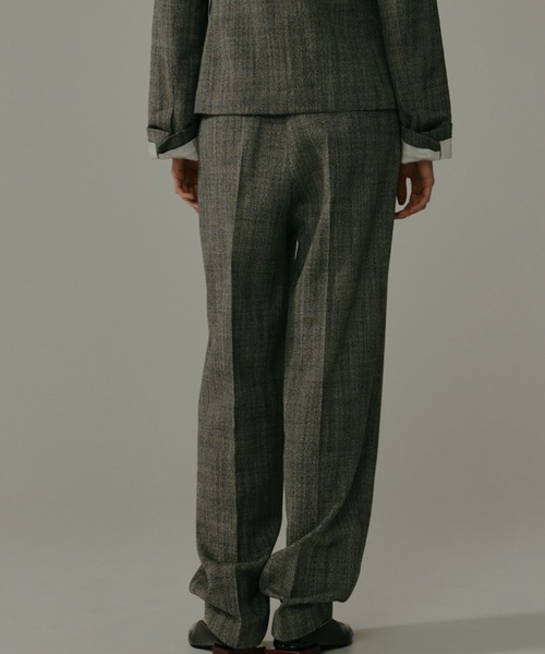 CINOH(チノ)の「MOTTLED WOOL TWO TUCK PANTS(スラックス・レディース・杢グレー・36/38)」の3枚目の写真