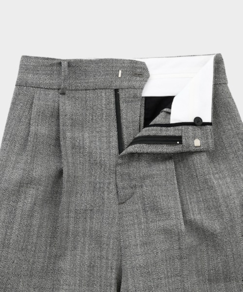 CINOH(チノ)の「MOTTLED WOOL TWO TUCK PANTS(スラックス・レディース・杢グレー・36/38)」の7枚目の写真