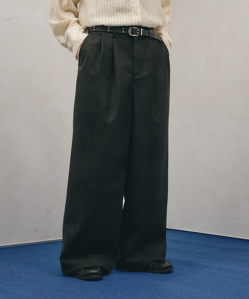 Adoon plain(アドーンプレーン)の「Two-Tuck Wide Artificial Grain Pants / 2タックワイド合皮パンツ(その他パンツ・メンズ・ブラック・SMALL/LARGE/MEDIUM)」の9枚目の写真