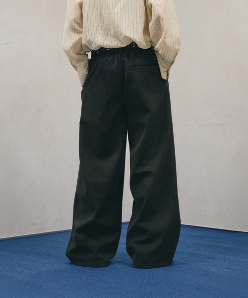 Adoon plain(アドーンプレーン)の「Two-Tuck Wide Artificial Grain Pants / 2タックワイド合皮パンツ(その他パンツ・メンズ・ブラック・SMALL/LARGE/MEDIUM)」の12枚目の写真