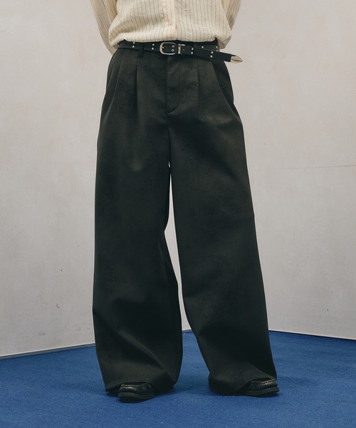 Adoon plain(アドーンプレーン)の「Two-Tuck Wide Artificial Grain Pants / 2タックワイド合皮パンツ(その他パンツ・メンズ・ブラック・SMALL/LARGE/MEDIUM)」の2枚目の写真