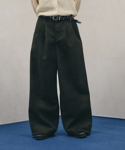 Adoon plain(アドーンプレーン)の「Two-Tuck Wide Artificial Grain Pants / 2タックワイド合皮パンツ(その他パンツ・メンズ・ブラック・SMALL/LARGE/MEDIUM)」の13枚目の写真