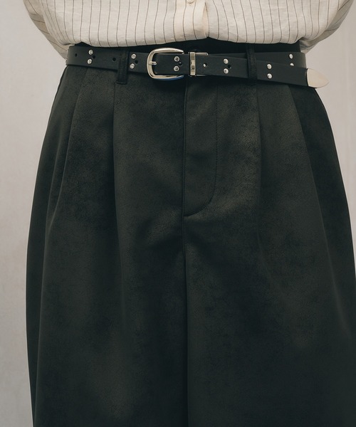 Adoon plain(アドーンプレーン)の「Two-Tuck Wide Artificial Grain Pants / 2タックワイド合皮パンツ(その他パンツ・メンズ・ブラック・SMALL/LARGE/MEDIUM)」の6枚目の写真