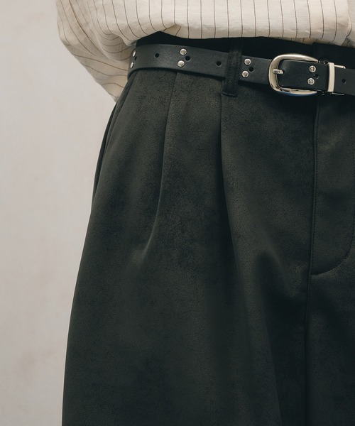 Adoon plain(アドーンプレーン)の「Two-Tuck Wide Artificial Grain Pants / 2タックワイド合皮パンツ(その他パンツ・メンズ・ブラック・SMALL/LARGE/MEDIUM)」の7枚目の写真