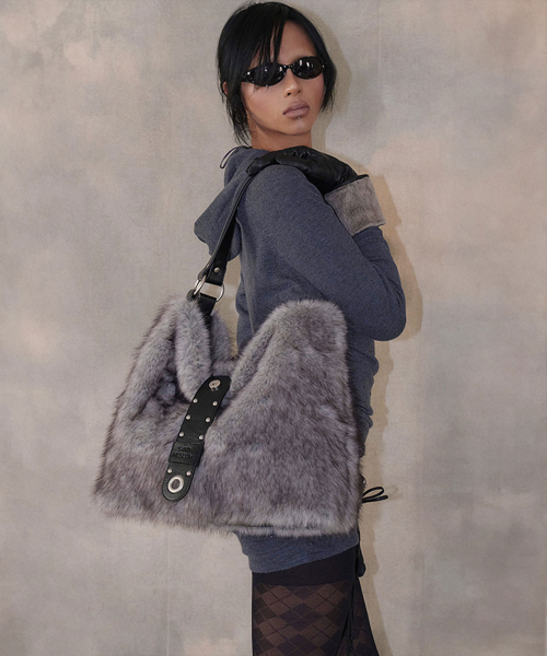 SAND MUSEUM（サンドミュージアム）の「FLAP HOBO BAG [Fur Gray]（ショルダーバッグ・レディース・その他・FREE）」の3枚目の写真