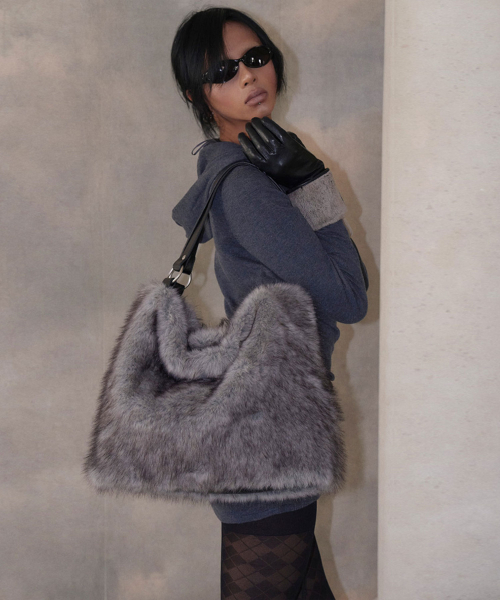 SAND MUSEUM（サンドミュージアム）の「FLAP HOBO BAG [Fur Gray]（ショルダーバッグ・レディース・その他・FREE）」の4枚目の写真