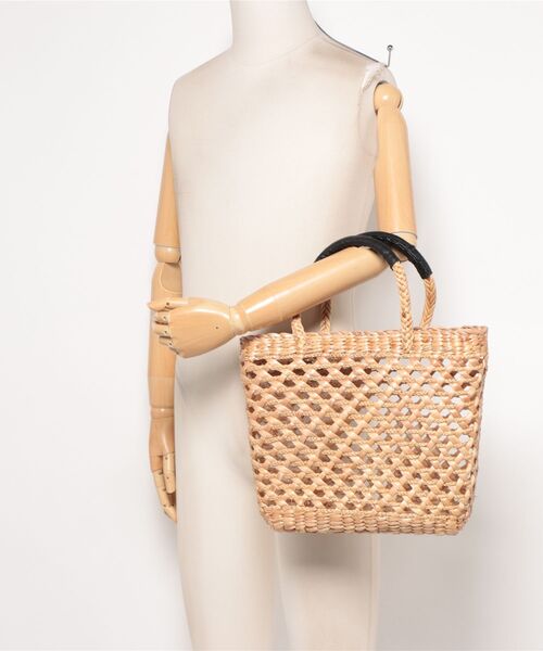LILA&FLEUR(リラアンドフルール)の「Water Hyacints Bias Basket/ M(かごバッグ・レディース・ナチュラル・MEDIUM)」の5枚目の写真