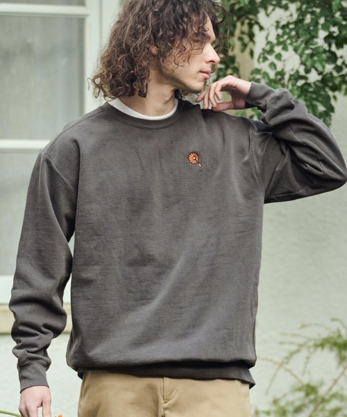 UN-FILLED(アンフィルド)の「msw1847- GARBERA EMB PIGMENT CN SWEAT スウェット(SDUF-2610)(スウェット・メンズ・ブラック/ブルー/グリーン・XL/L/M)」の5枚目の写真