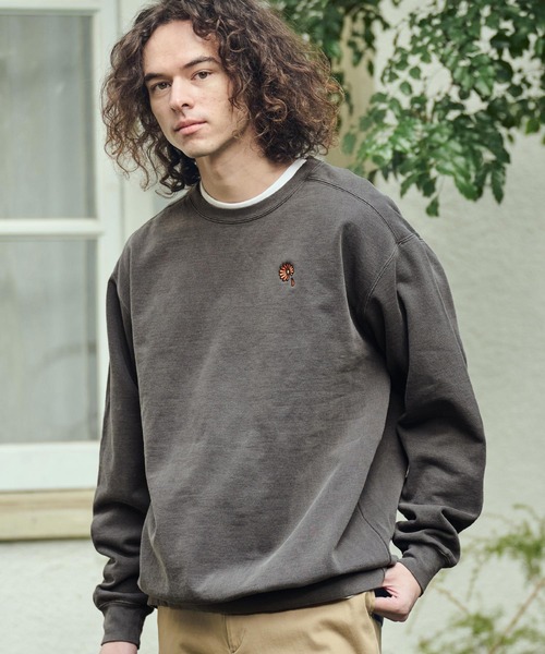 UN-FILLED(アンフィルド)の「msw1847- GARBERA EMB PIGMENT CN SWEAT スウェット(SDUF-2610)(スウェット・メンズ・ブラック/ブルー/グリーン・XL/L/M)」の6枚目の写真