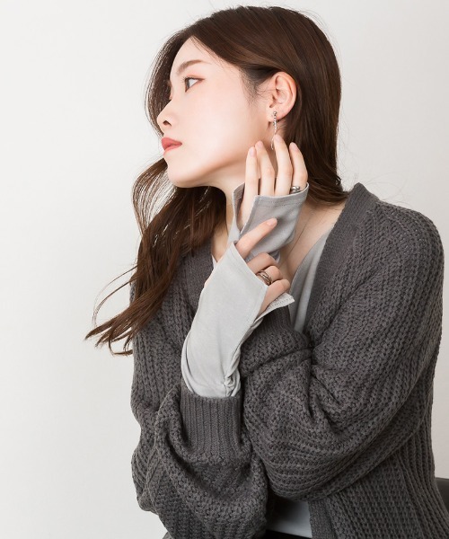 aity(アイティ)の「M-4L 指穴付き Vネックくしゅくしゅ袖カットソー 夏服(Tシャツ/カットソー・レディース・カーキ/ネイビー/パープル系/オフホワイト/杢グレー/グレー系/チャコールグレー/グレイッシュベージュ/ブラック・L/M/4L/3L/LL)」の6枚目の写真