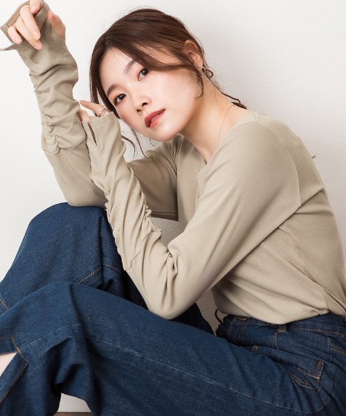 aity(アイティ)の「M-4L 指穴付き Vネックくしゅくしゅ袖カットソー 夏服(Tシャツ/カットソー・レディース・カーキ/ネイビー/パープル系/オフホワイト/杢グレー/グレー系/チャコールグレー/グレイッシュベージュ/ブラック・L/M/4L/3L/LL)」の7枚目の写真