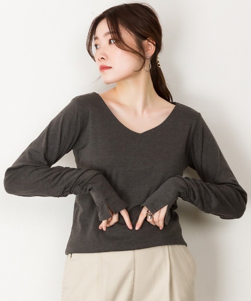aity(アイティ)の「M-4L 指穴付き Vネックくしゅくしゅ袖カットソー 夏服(Tシャツ/カットソー・レディース・カーキ/ネイビー/パープル系/オフホワイト/杢グレー/グレー系/チャコールグレー/グレイッシュベージュ/ブラック・L/M/4L/3L/LL)」の4枚目の写真