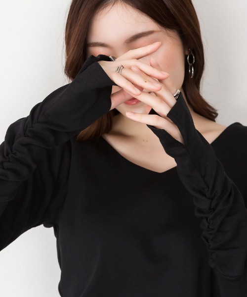 aity(アイティ)の「M-4L 指穴付き Vネックくしゅくしゅ袖カットソー 夏服(Tシャツ/カットソー・レディース・カーキ/ネイビー/パープル系/オフホワイト/杢グレー/グレー系/チャコールグレー/グレイッシュベージュ/ブラック・L/M/4L/3L/LL)」の3枚目の写真