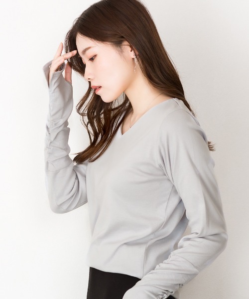 aity(アイティ)の「M-4L 指穴付き Vネックくしゅくしゅ袖カットソー 夏服(Tシャツ/カットソー・レディース・カーキ/ネイビー/パープル系/オフホワイト/杢グレー/グレー系/チャコールグレー/グレイッシュベージュ/ブラック・L/M/4L/3L/LL)」の12枚目の写真