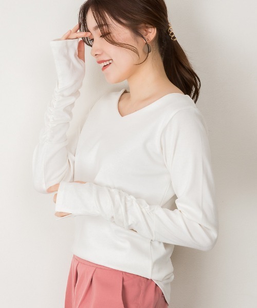 aity(アイティ)の「M-4L 指穴付き Vネックくしゅくしゅ袖カットソー 夏服(Tシャツ/カットソー・レディース・カーキ/ネイビー/パープル系/オフホワイト/杢グレー/グレー系/チャコールグレー/グレイッシュベージュ/ブラック・L/M/4L/3L/LL)」の17枚目の写真