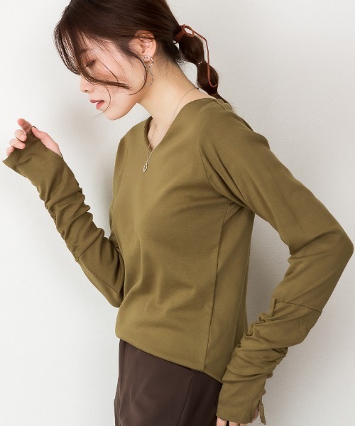 aity(アイティ)の「M-4L 指穴付き Vネックくしゅくしゅ袖カットソー 夏服(Tシャツ/カットソー・レディース・カーキ/ネイビー/パープル系/オフホワイト/杢グレー/グレー系/チャコールグレー/グレイッシュベージュ/ブラック・L/M/4L/3L/LL)」の22枚目の写真