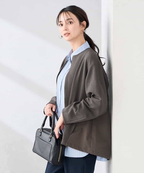 a.v.v（アーヴェヴェ）の「異素材切り替えノーカラーブルゾン（ノーカラージャケット・レディース・チャコールグレー/アイボリー・38/40）」の14枚目の写真