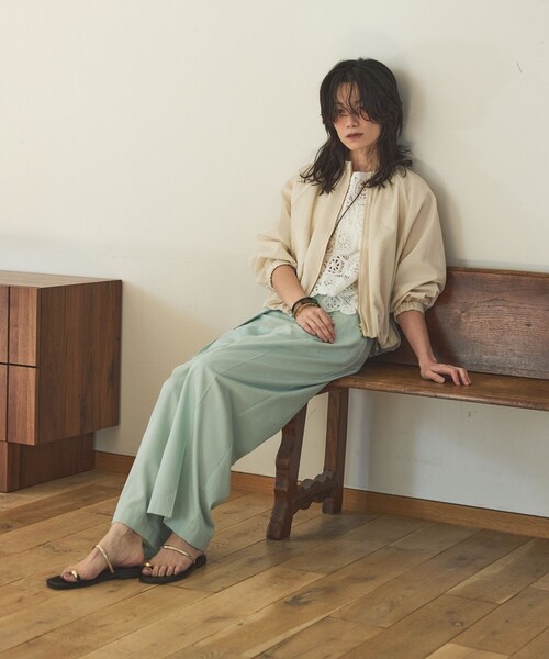 qualite（カリテ）の「【撥水ナイロン使用】ナイロンドレープブルゾン/春服/夏服/オフィスカジュアル（ブルゾン・レディース・アイボリー/ネイビー・フリー）」の4枚目の写真