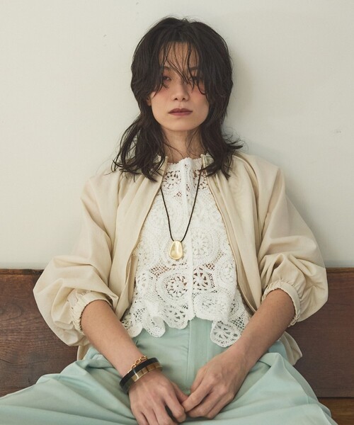 qualite（カリテ）の「【撥水ナイロン使用】ナイロンドレープブルゾン/春服/夏服/オフィスカジュアル（ブルゾン・レディース・アイボリー/ネイビー・フリー）」の6枚目の写真