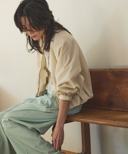 qualite（カリテ）の「【撥水ナイロン使用】ナイロンドレープブルゾン/春服/夏服/オフィスカジュアル（ブルゾン・レディース・アイボリー/ネイビー・フリー）」の7枚目の写真