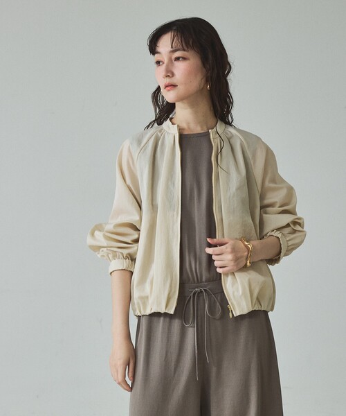 qualite（カリテ）の「【撥水ナイロン使用】ナイロンドレープブルゾン/春服/夏服/オフィスカジュアル（ブルゾン・レディース・アイボリー/ネイビー・フリー）」の16枚目の写真