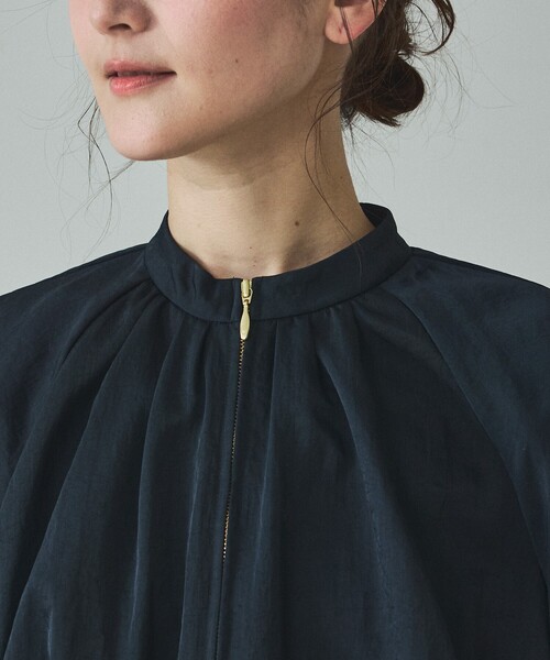 qualite（カリテ）の「【撥水ナイロン使用】ナイロンドレープブルゾン/春服/夏服/オフィスカジュアル（ブルゾン・レディース・アイボリー/ネイビー・フリー）」の21枚目の写真