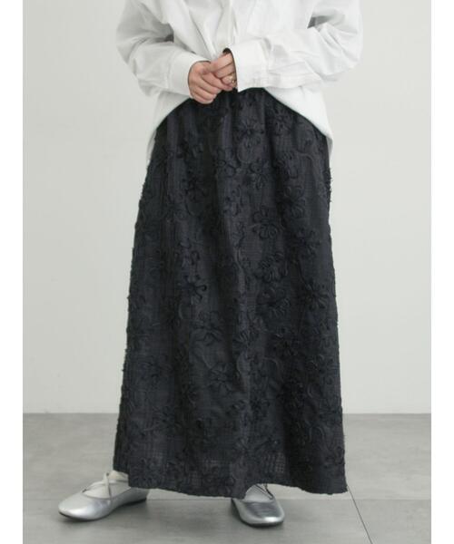 Samansa Mos2（サマンサ モスモス）の「花柄テープ刺繍フレアスカート（スカート・レディース・オフホワイト/ブラック・F）」の4枚目の写真