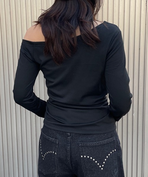 ROGER AND RAW(ロジャーアンドロウ)の「スタッズワンショルアシメトップス(Tシャツ/カットソー・レディース・ホワイト/ブラック/グレー・FREE)」の5枚目の写真
