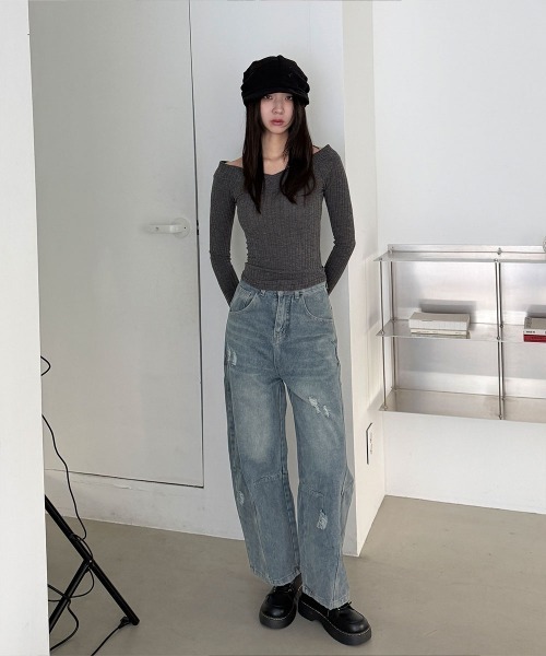 4INT.(フォイント)の「オフショルダー Vネック リブ編み クロップド 長袖 Tシャツ(Tシャツ/カットソー・レディース・ブラック/レッド/ホワイト/チャコール・FREE)」の22枚目の写真