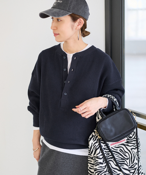 FRAMeWORK(フレームワーク)の「≪WEB限定 / 追加≫ワッフルヘンリープルオーバー 2(Tシャツ/カットソー・レディース・ダークブルー/スミクロ/アイボリー・FREE)」の1枚目の写真