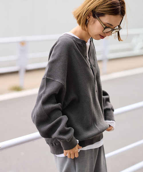 FRAMeWORK(フレームワーク)の「≪WEB限定 / 追加≫ワッフルヘンリープルオーバー 2(Tシャツ/カットソー・レディース・ダークブルー/スミクロ/アイボリー・FREE)」の8枚目の写真