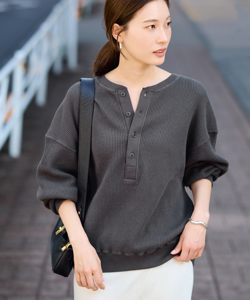 FRAMeWORK(フレームワーク)の「≪WEB限定 / 追加≫ワッフルヘンリープルオーバー 2(Tシャツ/カットソー・レディース・ダークブルー/スミクロ/アイボリー・FREE)」の12枚目の写真