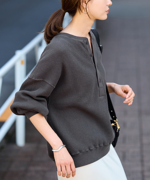 FRAMeWORK(フレームワーク)の「≪WEB限定 / 追加≫ワッフルヘンリープルオーバー 2(Tシャツ/カットソー・レディース・ダークブルー/スミクロ/アイボリー・FREE)」の13枚目の写真