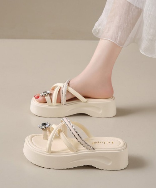 Miniministore(ミニミニストア)の「クロスストラップ厚底トングサンダル夏美脚(サンダル・レディース・ブラック/アイボリー・23.0cm/22.5cm/24.5cm/24.0cm/23.5cm)」の11枚目の写真