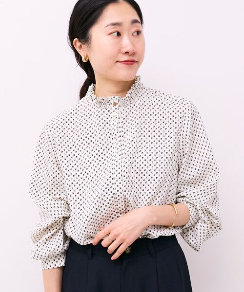 le.coeur blanc(ルクールブラン)の「【日本製】シャーリングネック幾何柄ブラウス(シャツ/ブラウス・レディース・ホワイト系その他・38)」の3枚目の写真