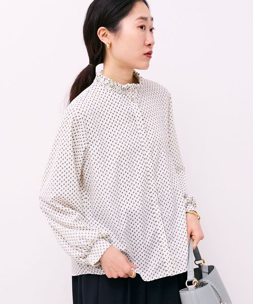 le.coeur blanc(ルクールブラン)の「【日本製】シャーリングネック幾何柄ブラウス(シャツ/ブラウス・レディース・ホワイト系その他・38)」の5枚目の写真