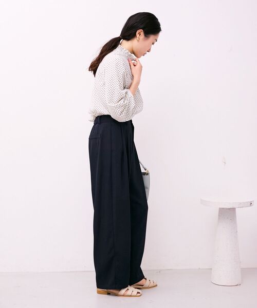 le.coeur blanc(ルクールブラン)の「【日本製】シャーリングネック幾何柄ブラウス(シャツ/ブラウス・レディース・ホワイト系その他・38)」の7枚目の写真