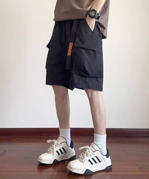 link lot(リンクロット)の「ウェビングベルト付き テック ワイドカーゴハーフショートパンツ(カーゴパンツ・メンズ・アイボリー/カーキ/ブラック・L/M)」の14枚目の写真
