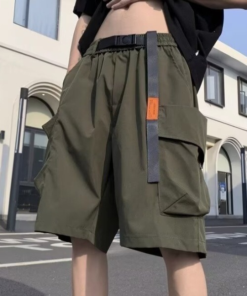 link lot(リンクロット)の「ウェビングベルト付き テック ワイドカーゴハーフショートパンツ(カーゴパンツ・メンズ・アイボリー/カーキ/ブラック・L/M)」の4枚目の写真