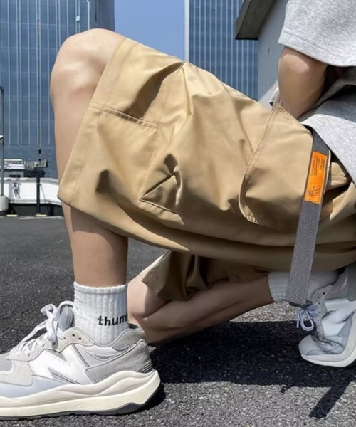 link lot(リンクロット)の「ウェビングベルト付き テック ワイドカーゴハーフショートパンツ(カーゴパンツ・メンズ・アイボリー/カーキ/ブラック・L/M)」の22枚目の写真