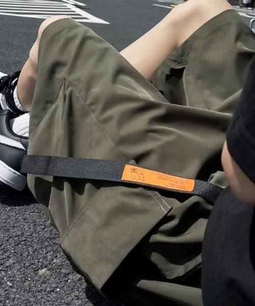 link lot(リンクロット)の「ウェビングベルト付き テック ワイドカーゴハーフショートパンツ(カーゴパンツ・メンズ・アイボリー/カーキ/ブラック・L/M)」の9枚目の写真