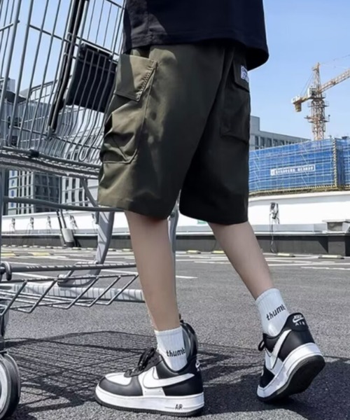 link lot(リンクロット)の「ウェビングベルト付き テック ワイドカーゴハーフショートパンツ(カーゴパンツ・メンズ・アイボリー/カーキ/ブラック・L/M)」の6枚目の写真