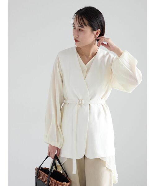 Te chichi(テチチ)の「シャイニーノーカラージレ(セットアップ可)(ベスト・レディース・モカ/オフホワイト・F)」の1枚目の写真