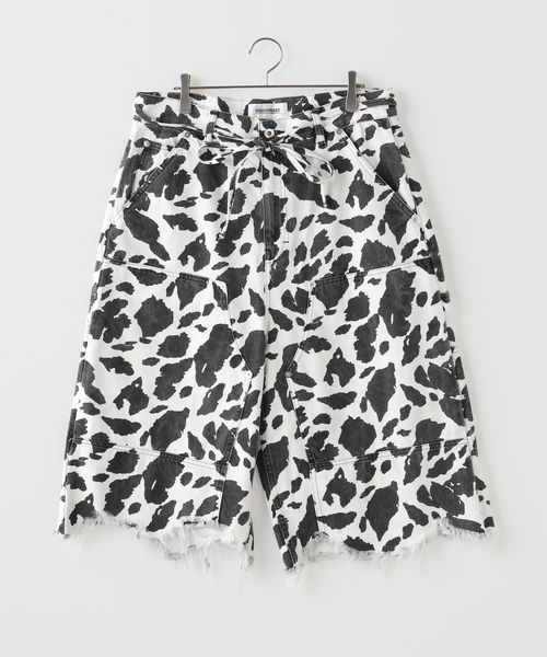DISCOVERED(ディスカバード)の「DISCOVERED / ディスカバード COW PRINT DOUBLE KNEE SHORTS(その他パンツ・メンズ・ブラック・3)」の1枚目の写真