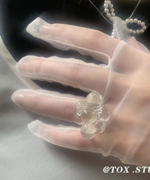 Vipoa(ヴィポア)の「flowermotif clear ring(リング・レディース・クリア・ONE SIZE)」の1枚目の写真