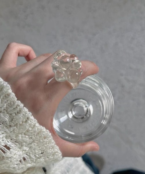 Vipoa(ヴィポア)の「flowermotif clear ring(リング・レディース・クリア・ONE SIZE)」の5枚目の写真