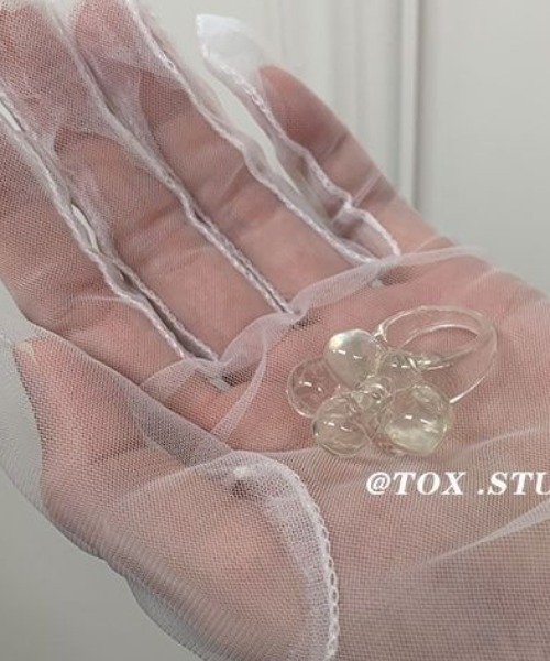 Vipoa(ヴィポア)の「flowermotif clear ring(リング・レディース・クリア・ONE SIZE)」の4枚目の写真