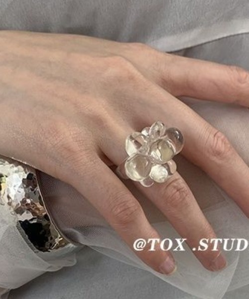 Vipoa(ヴィポア)の「flowermotif clear ring(リング・レディース・クリア・ONE SIZE)」の9枚目の写真