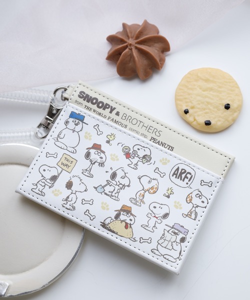 FUNALIVE（ファンアライブ）の「SNOOPY スヌーピー シングルパスケース 合皮（パスケース・レディース・ブルー/ブラウン/パープル/イエロー/グリーン/ベージュ/ホワイト系・FREE）」の3枚目の写真