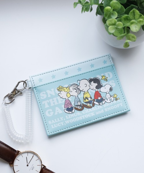 FUNALIVE（ファンアライブ）の「SNOOPY スヌーピー シングルパスケース 合皮（パスケース・レディース・ブルー/ブラウン/パープル/イエロー/グリーン/ベージュ/ホワイト系・FREE）」の4枚目の写真